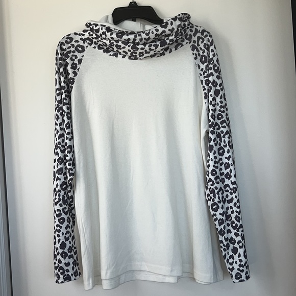 Leopard Print Top - Picture 8 of 9